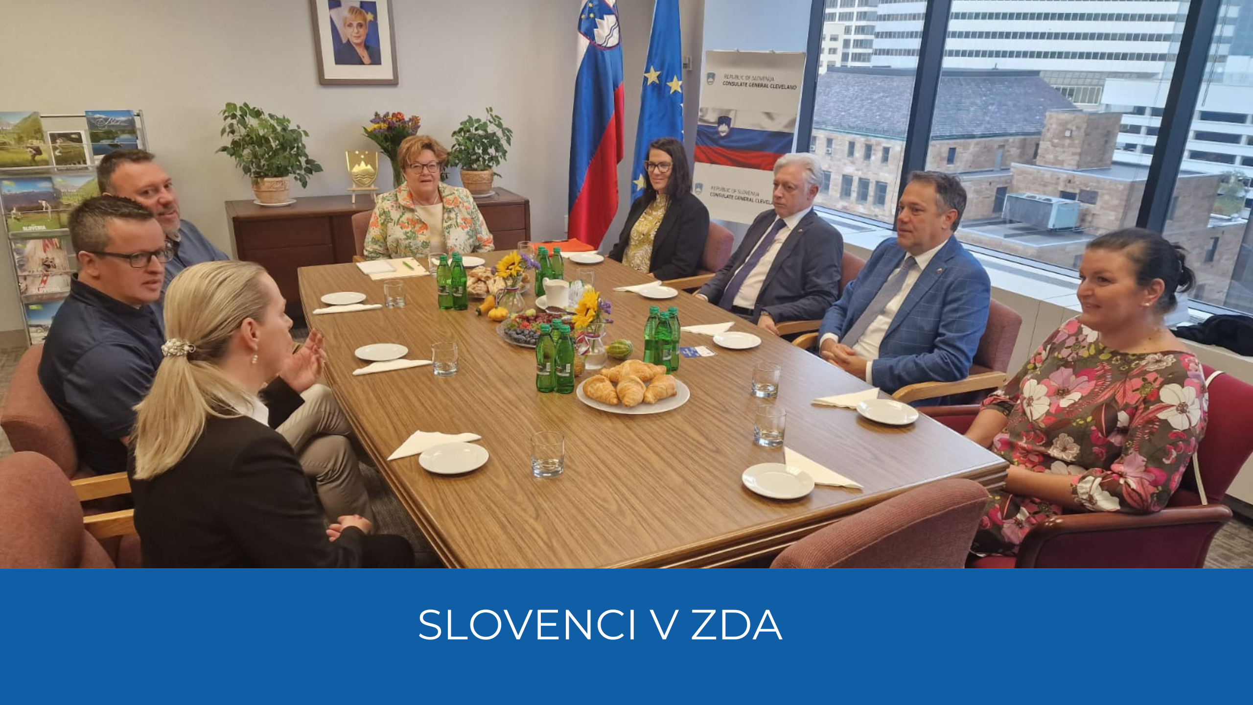 Minister Arčon sedi za mizo skupaj z ameriškimi politiki slovenskih korenin