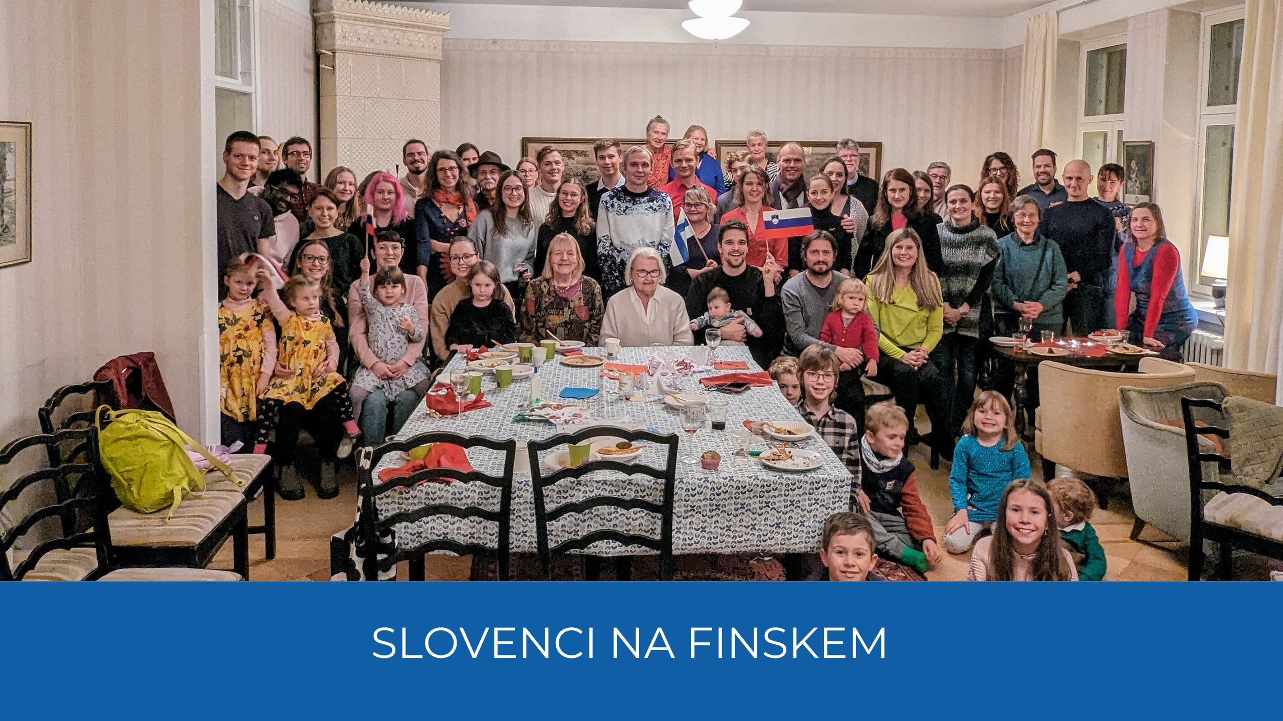 Skupinska slika Slovencev na Finskem pred obloženo mizo