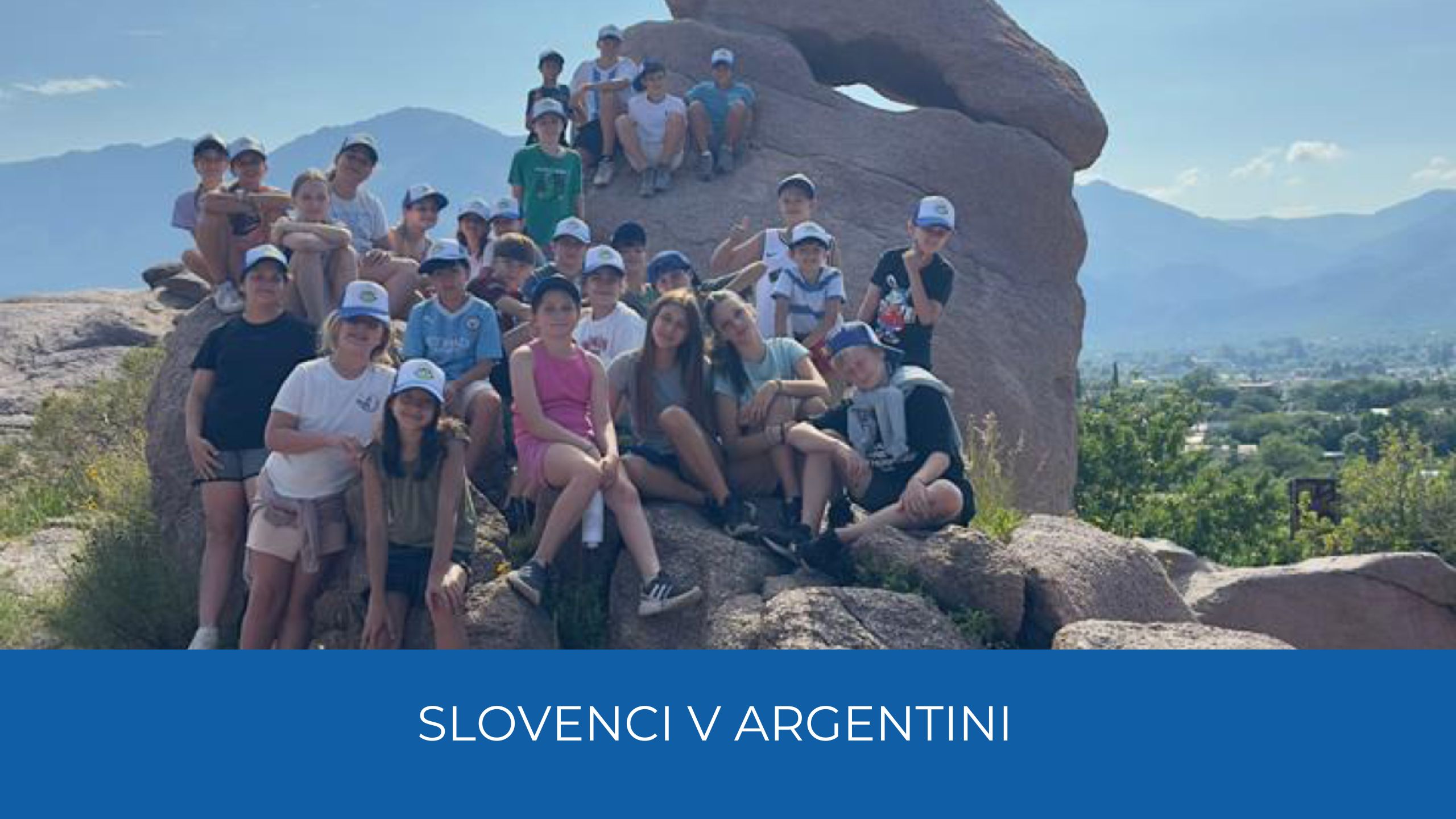 Skupinska slika pred El Zapato v Capilla del Monte