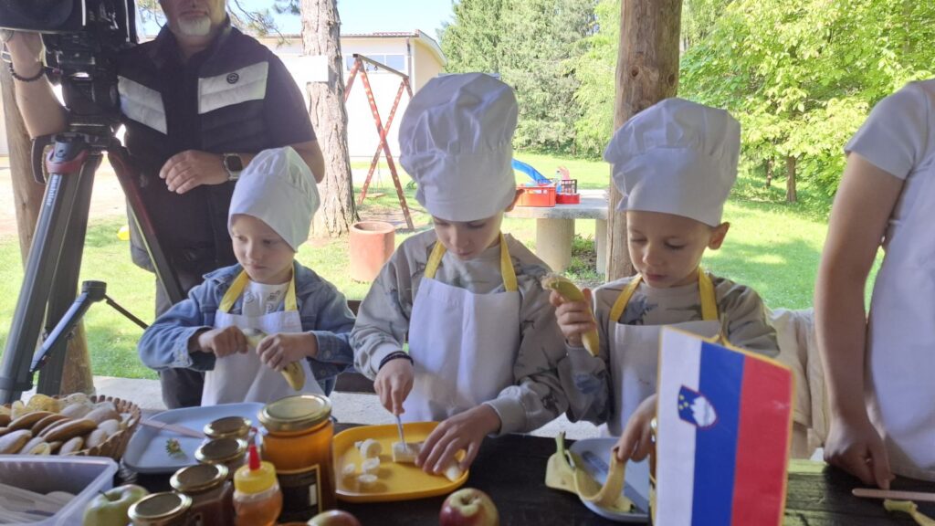 Učenci pripravljajo Medeni zajtrk
