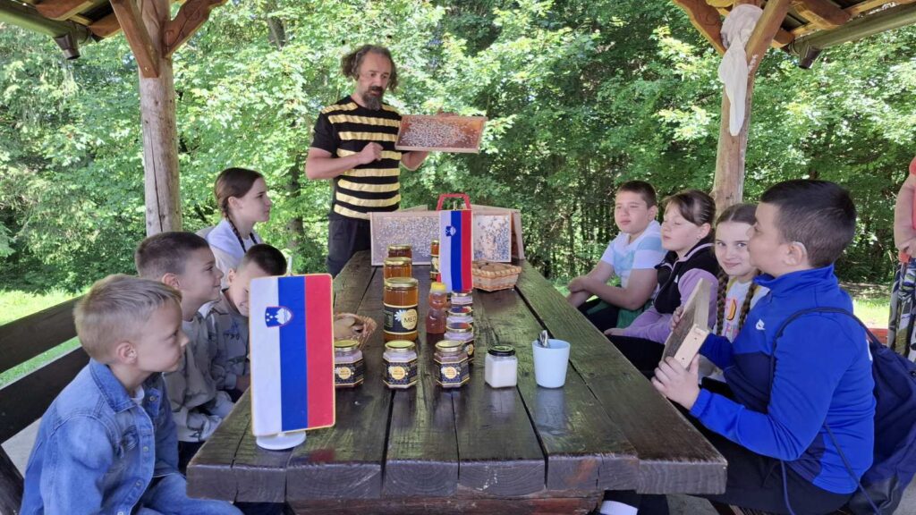 Učenci pripravljajo Medeni zajtrk