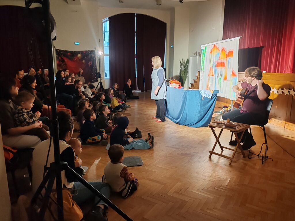 Nemčija_Miklavževanje 2025 Predstava Muca copatarica