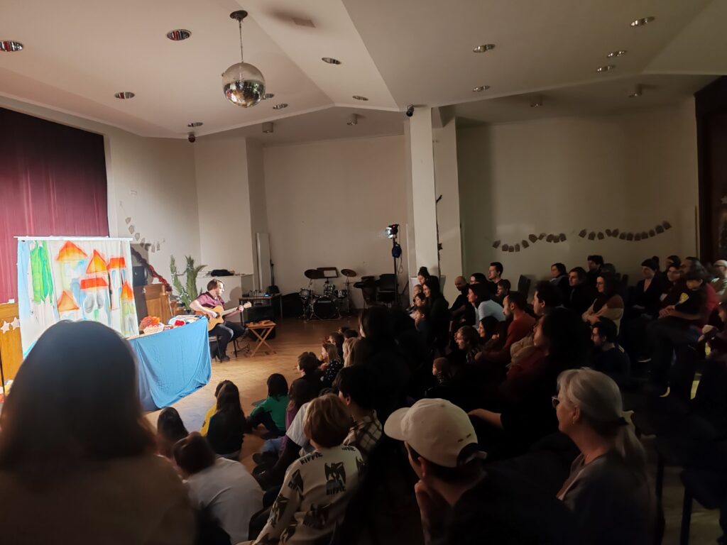 Nemčija_Miklavževanje 2025 Predstava Muca copatarica